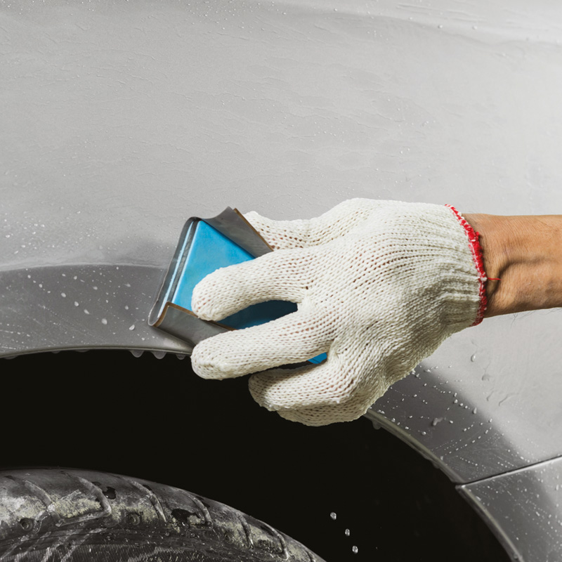 Aplicación de lija de agua FANDELI H-99, ideal para pulir con lija de agua y obtener acabados finos.